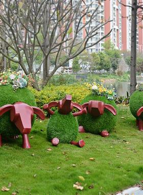 玻璃钢草皮羊雕塑小区幼儿园售楼部儿童摄影卡通小羊肖恩摆件造景