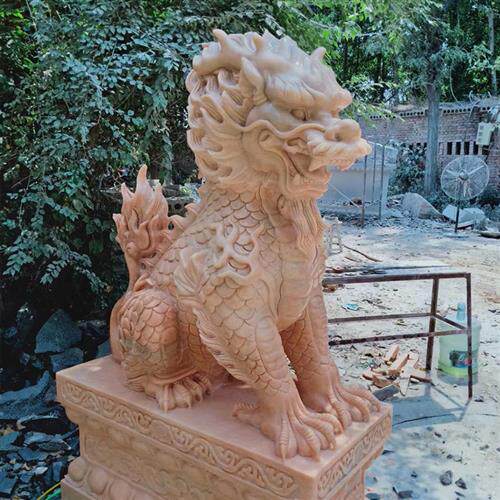 石雕晚霞红麒麟一对商场酒店工艺品摆件墓地寺院麒麟雕塑