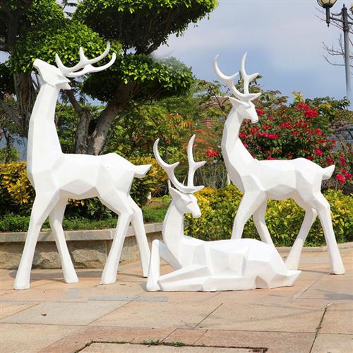 大型户外园林摆件动物玻璃钢梅花鹿雕塑几何抽象鹿麋鹿景观装饰品