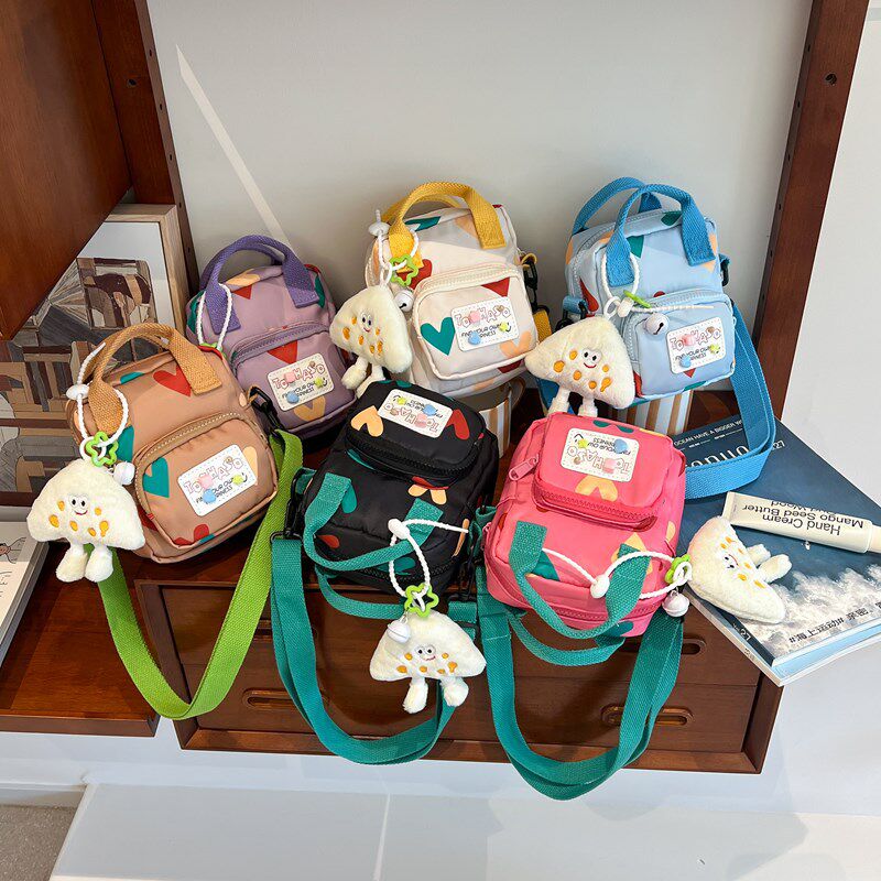 六一儿童斜挎包爱心形少女超萌斜挎包外出小孩子卡通韩系小挎包潮