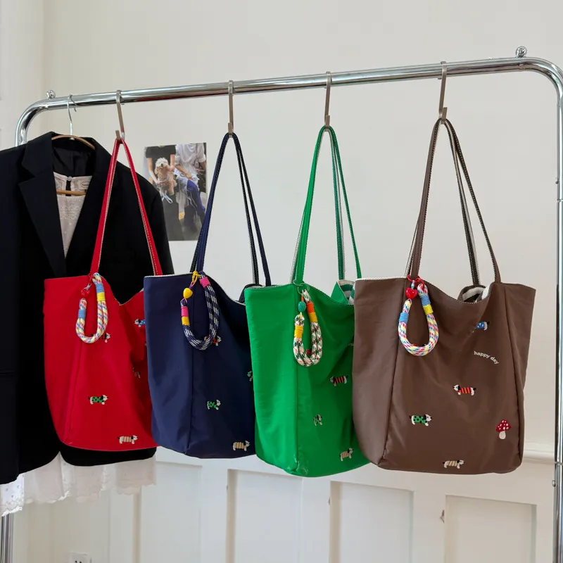 大容量刺绣帆布单肩包女2025新款简约休闲通勤单肩包高级感托特包