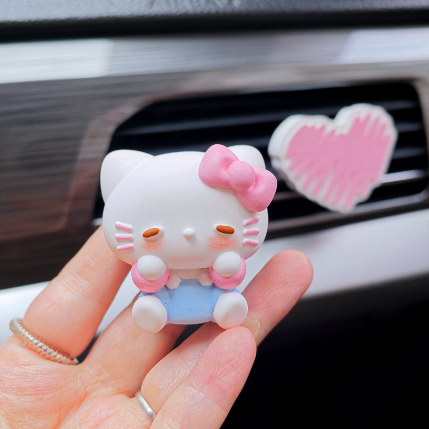 HelloKitty可爱车载出风口香薰