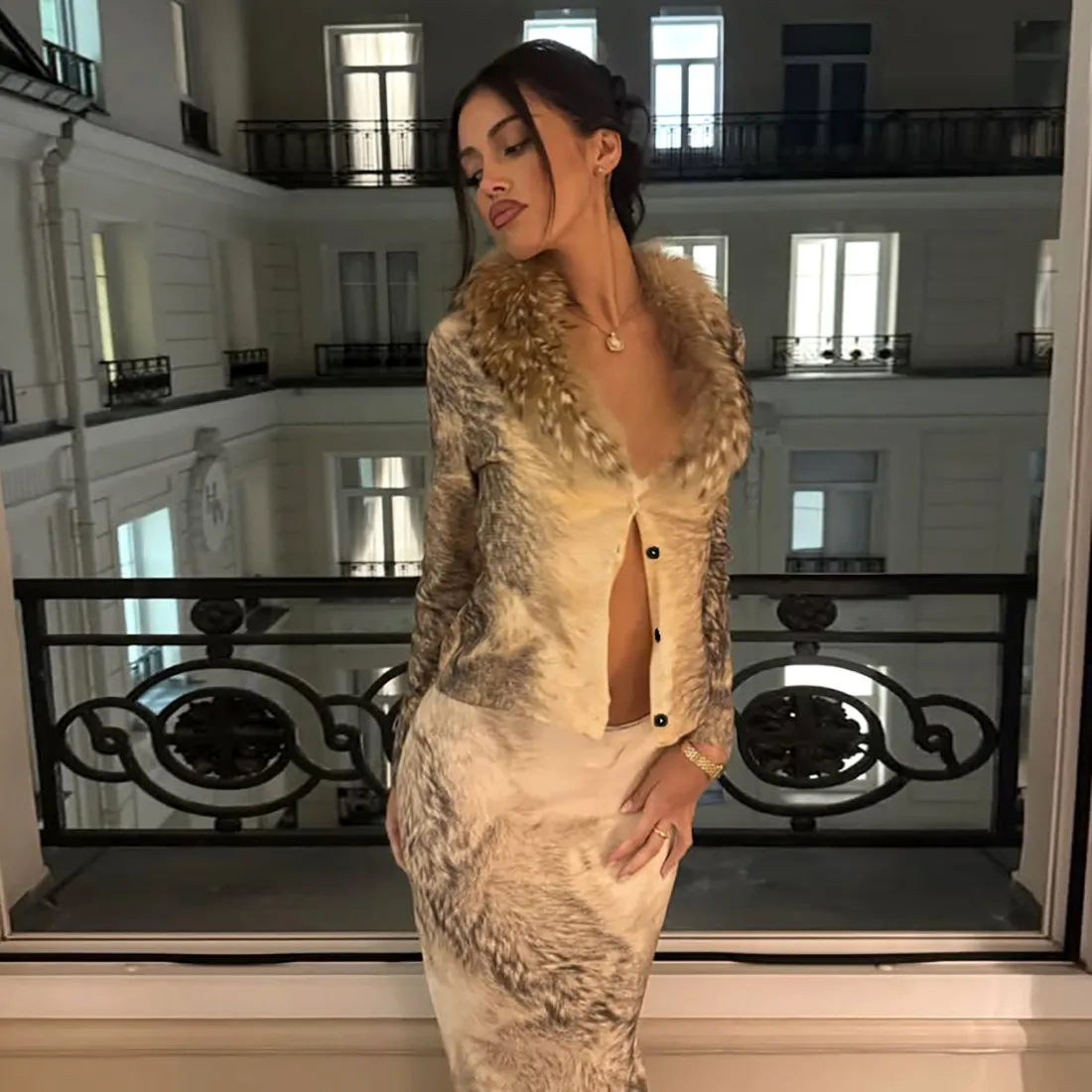 辣妹法式慵懒豹纹印花修身V领