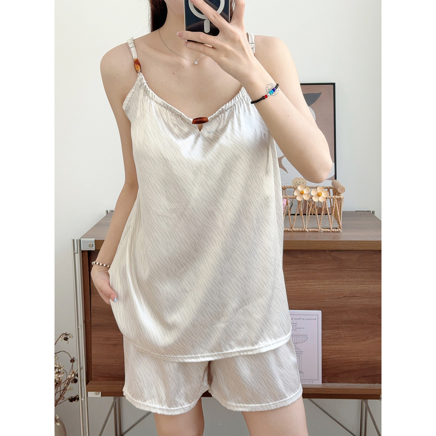 女士薄款家居服带胸垫睡衣女款夏季2026新款复古条纹吊带短裤简约