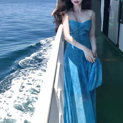 海的女儿 新款蓝色雪纺法式吊带连衣裙无袖度假风设计感长裙2025