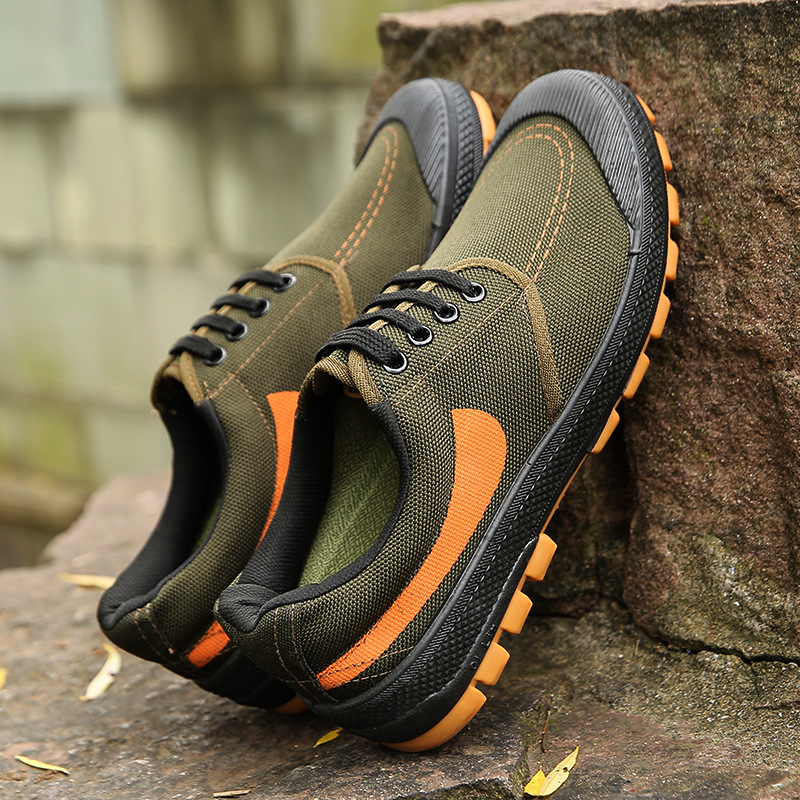 低帮劳保解放鞋男牛筋底防滑耐磨工地工作鞋耐脏迷彩透气作训鞋女