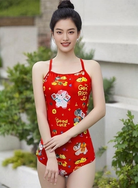 马上有钱新年款红色女士固定胸垫游泳速干连体三角泳衣卡通胖妹妹