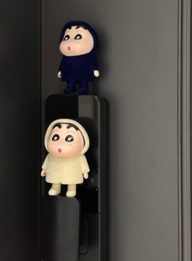 蜡笔小新入户门把手装饰摆件植绒雨衣小新创意家居桌面饰品小玩偶