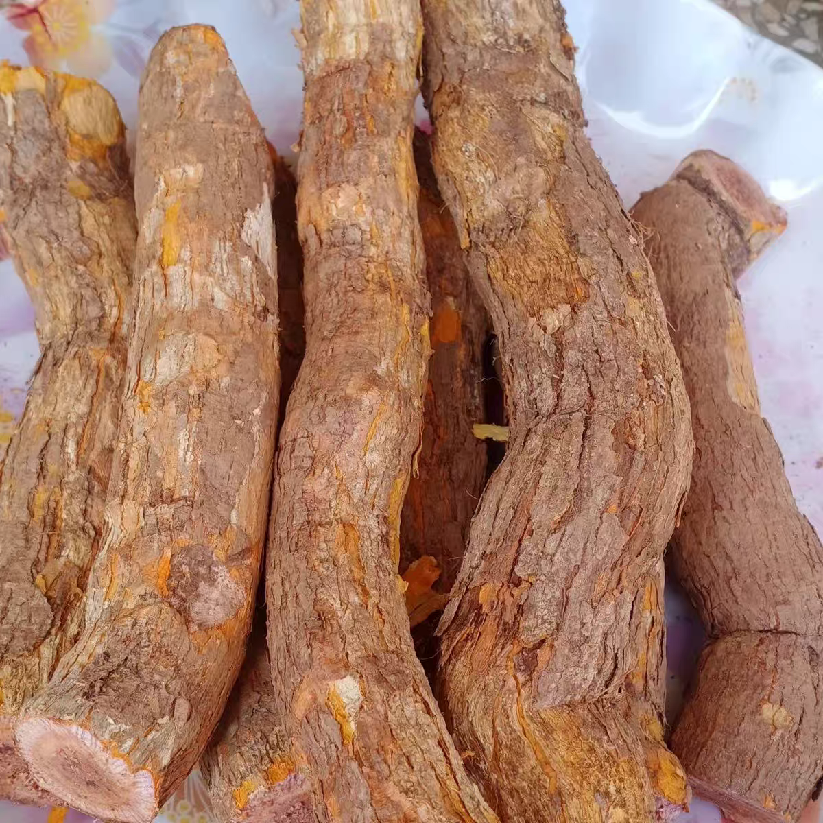云南正品当季雷公藤根皮中药材红根皮雷公藤新鲜黄藤根发货现採