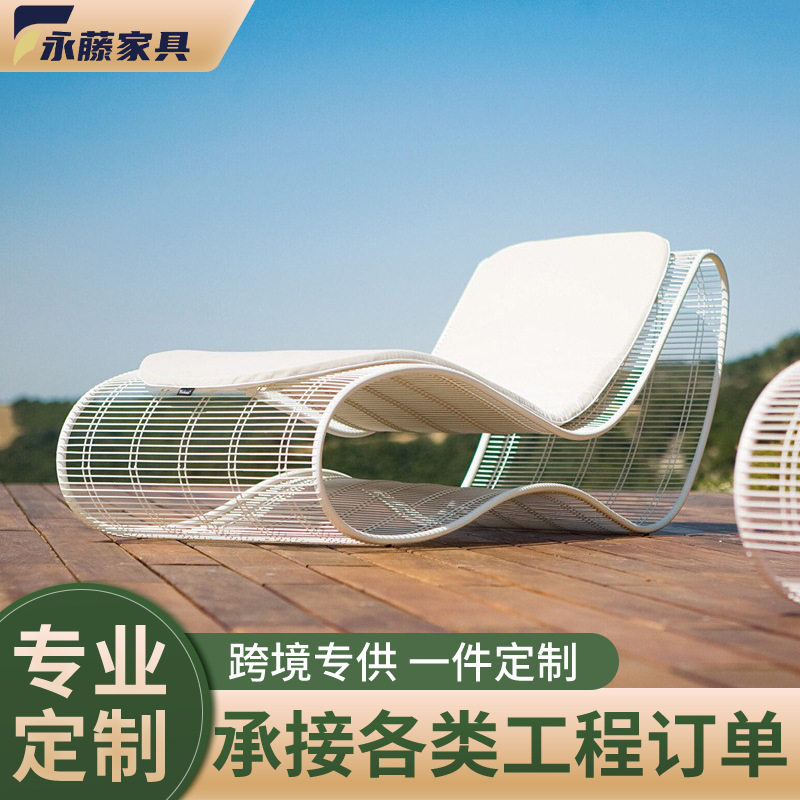 设计师户外躺床别墅室外露台沙滩休闲家具酒店度假村网红泳池躺椅