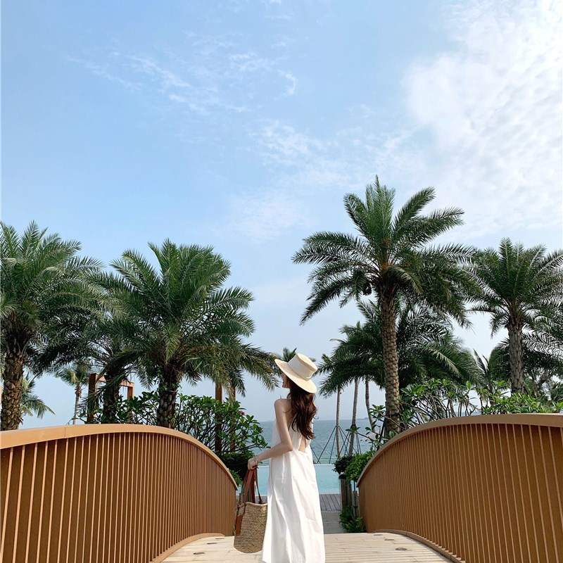 速发泰国三亚海边度假沙滩裙夏超仙旅游衣服吊带长裙白色露背连衣
