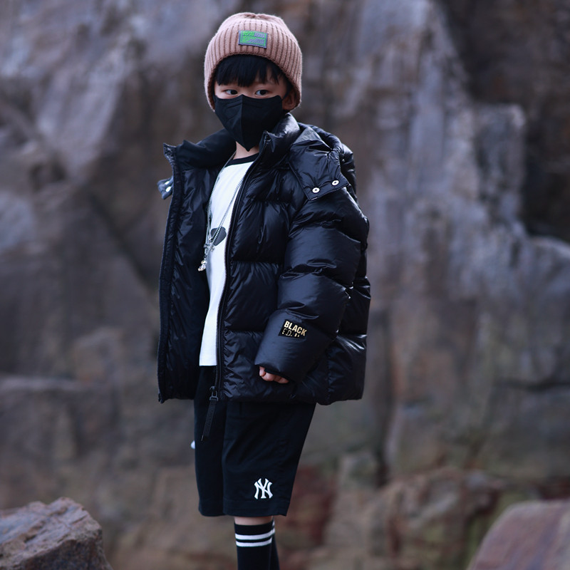 极速反季男童女童儿童黑金羽绒服加厚短款2023冬季中大童白鹅绒服