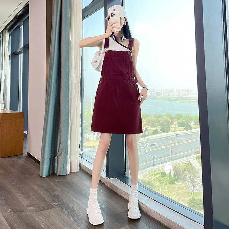 复古牛仔背带裙2025年新款女夏季减龄宽松气质显瘦吊带连衣短裙