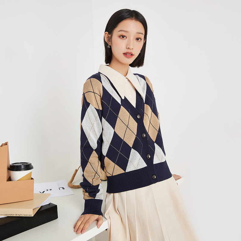 茵曼2021秋女显瘦V领复古做旧菱格纹针织衫宽松开衫毛衣