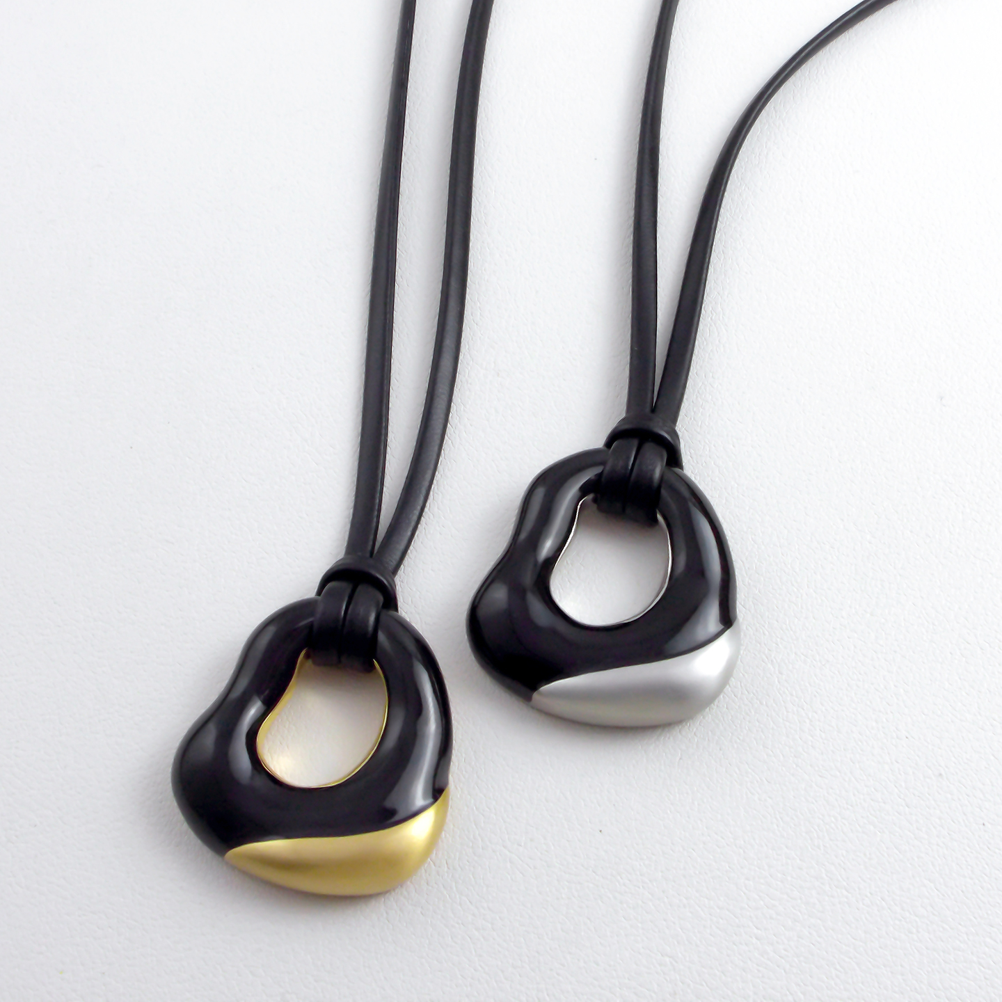 小众设计黑金珐琅拉丝吊坠项链女轻奢高级感皮绳毛衣链秋冬