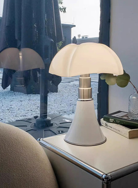 意大利Pipistrello蝙蝠台灯个性简约设计师卧室书房客厅氛围灯具