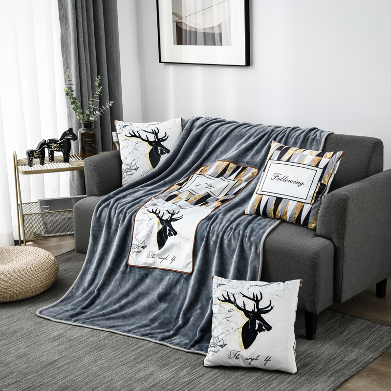 速发保暖办公室抱枕被车两用新款二合一珊绒瑚汽子靠垫午睡空调枕