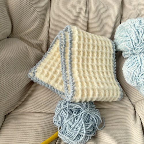 今年第一条奶呼呼的华夫格围巾