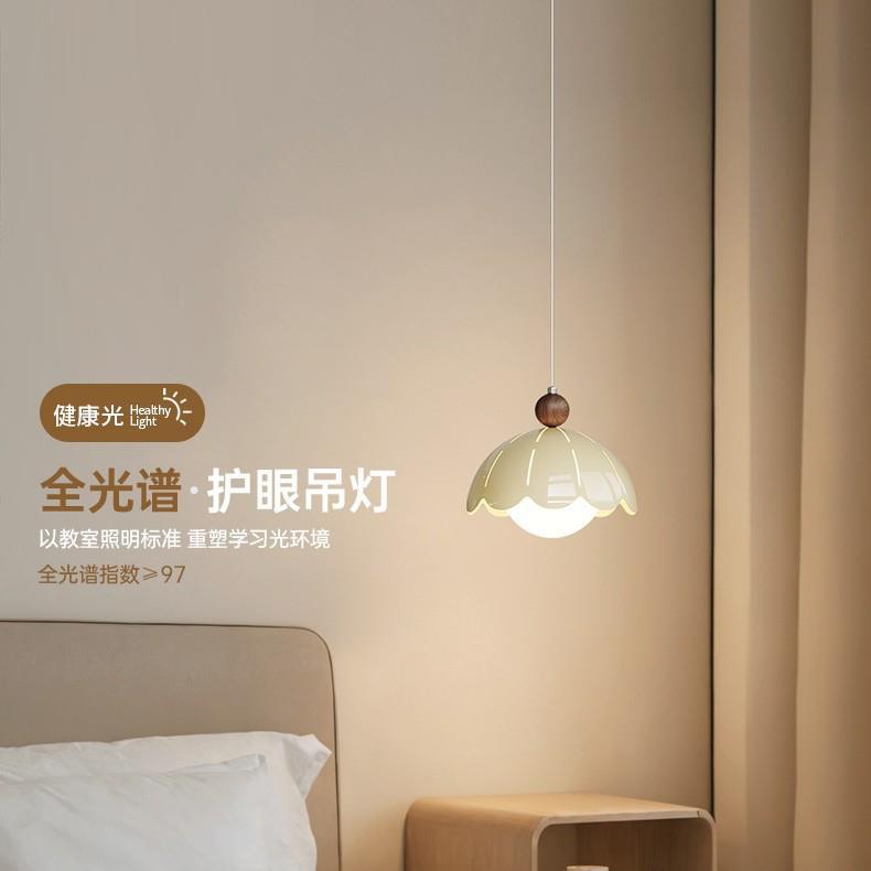 2025年新款蛋壳中古风卧室灯小吊灯小吸顶奶油风高级感玄关过道灯
