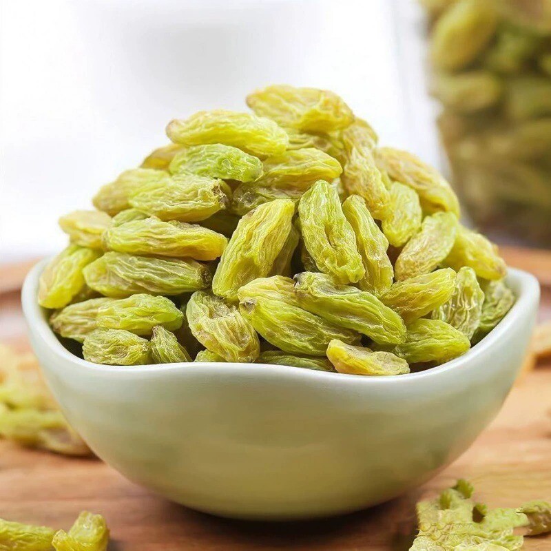 新疆吐鲁番绿宝石葡萄干无核白无籽特产果干优质树上黄小袋新货