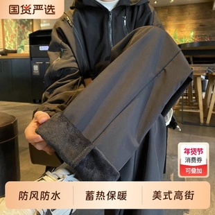 加绒冲锋裤男秋冬2025防风美式高街黑色防水宽松直筒情侣工装裤
