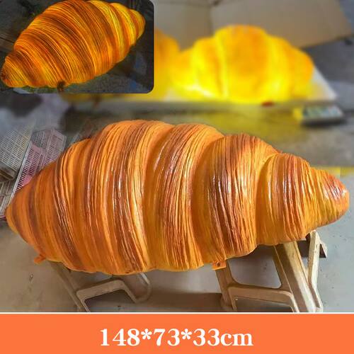 巨型仿真面包挂壁摆件可发光牛角包门头雕塑大型可颂立体美陈装饰