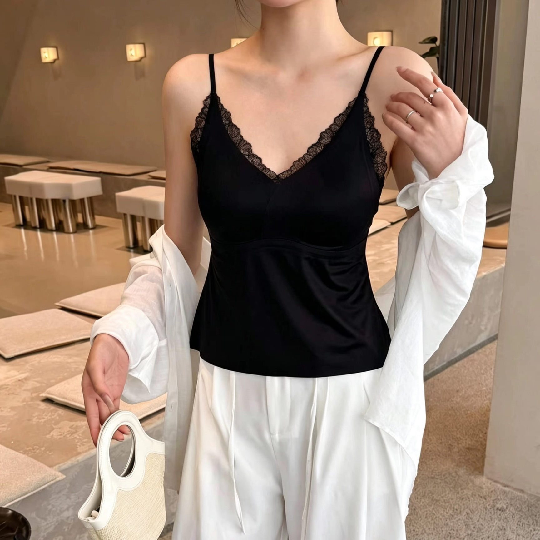 四季青轻熟风缎面蕾丝吊带背心大码带胸垫显瘦遮肉美背内目25302