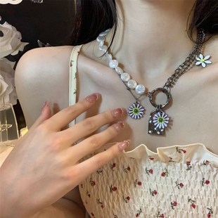 新款巴洛克珍珠小雏菊拼接项链女轻奢小众设N计多层叠搭锁骨链时