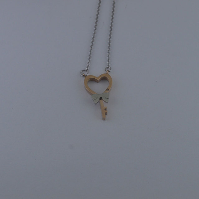 外贸饰品 时尚个性心形钥匙锁头镶钻吊坠 钛钢情侣项链配饰 BN003