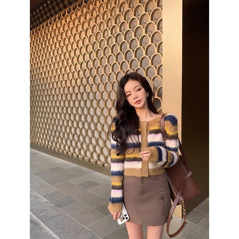 现货早秋新款毛衣外套女2023秋季撞色外搭彩虹条纹短款针织开衫上