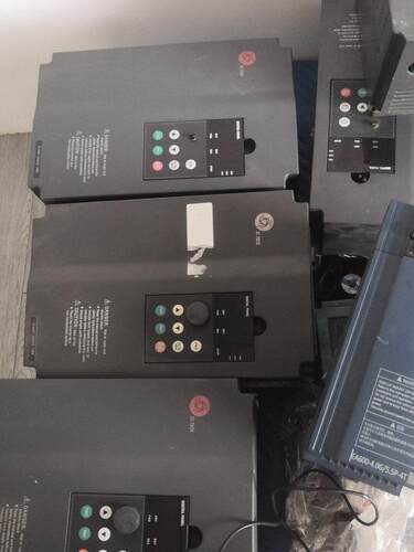 新品拍前a询价:一堆从配电箱上拆回来的变频器,用万用电表测模块