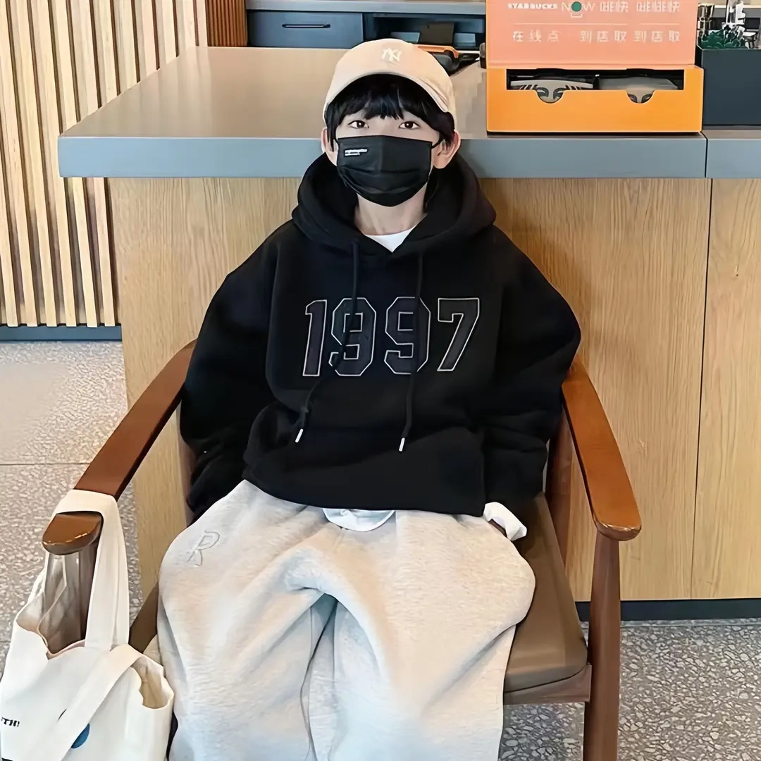 中大童字母印花连帽卫衣男女童秋