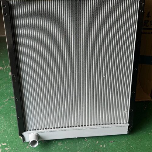 适用重汽豪沃水箱总成 发动机散热小水箱豪沃T7H暖风冷却水箱