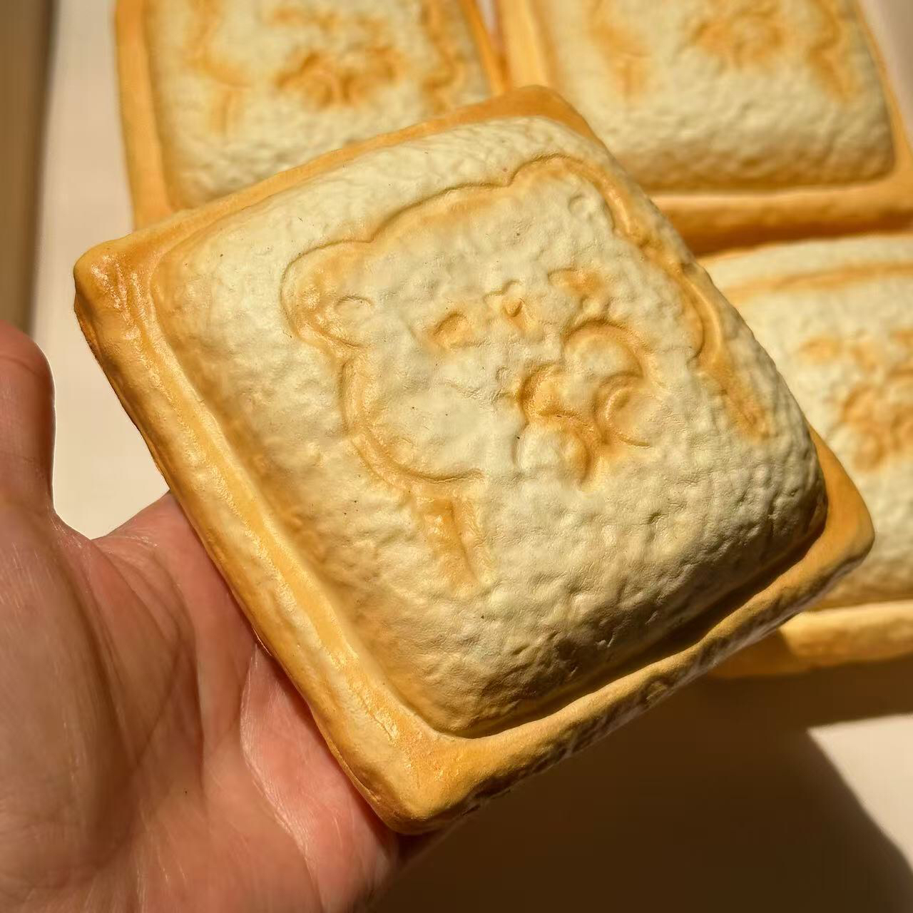 木吉卡皮巴拉吐司面包捏捏乐解压玩具仿真食玩食物慢回弹礼物