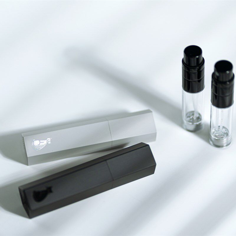 现货猫又橘香水分装便携瓶5ml 磁吸盖可替换内胆底部按压式直充高