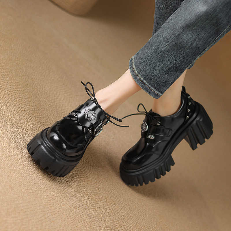 9cm厚底漆皮带扣乐福女鞋