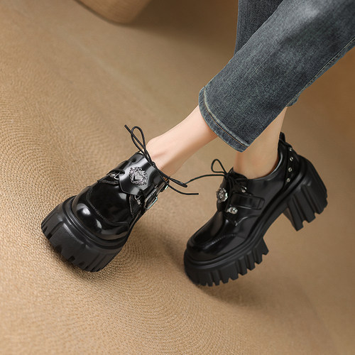 9cm厚底漆皮带扣乐福女鞋