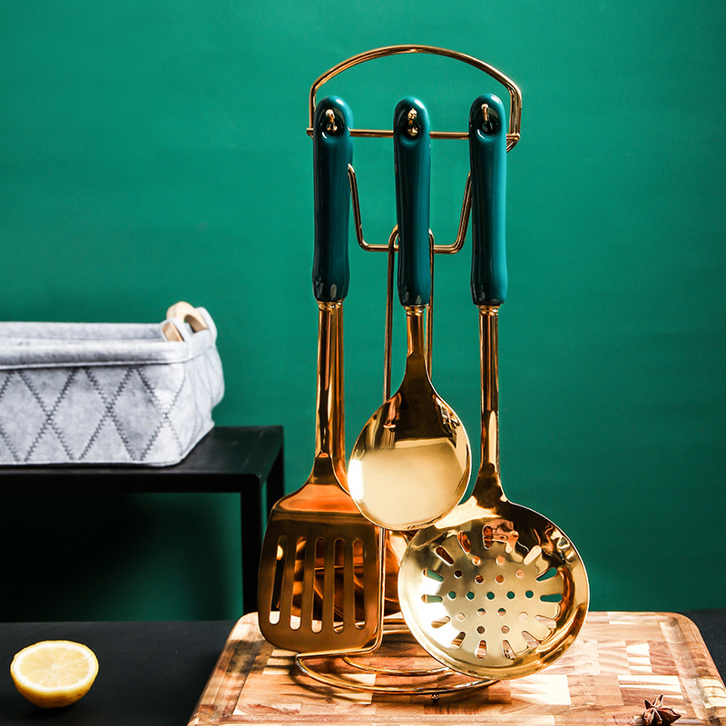轻奢不锈钢镀金绿釉厨具挂架七件套陶瓷手柄祖母绿色烹饪勺铲汤壳