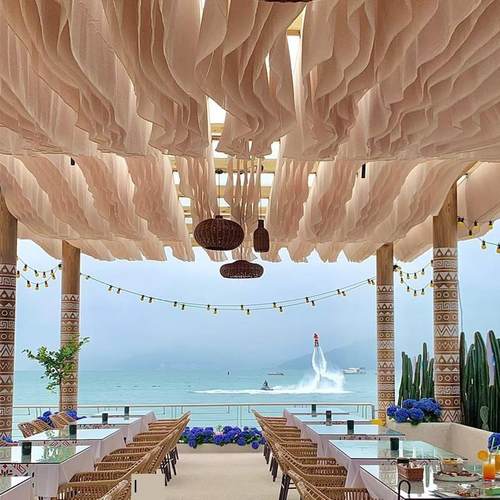 网红纱幔风动吊顶婚庆婚礼云顶民宿装饰酒店户外景区海边风动布幔