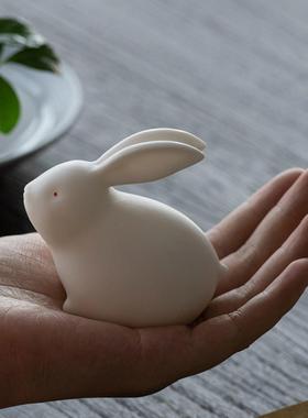 创意陶瓷动物卡通小兔子摆件家居客厅桌面简约装饰品茶道茶宠茶玩