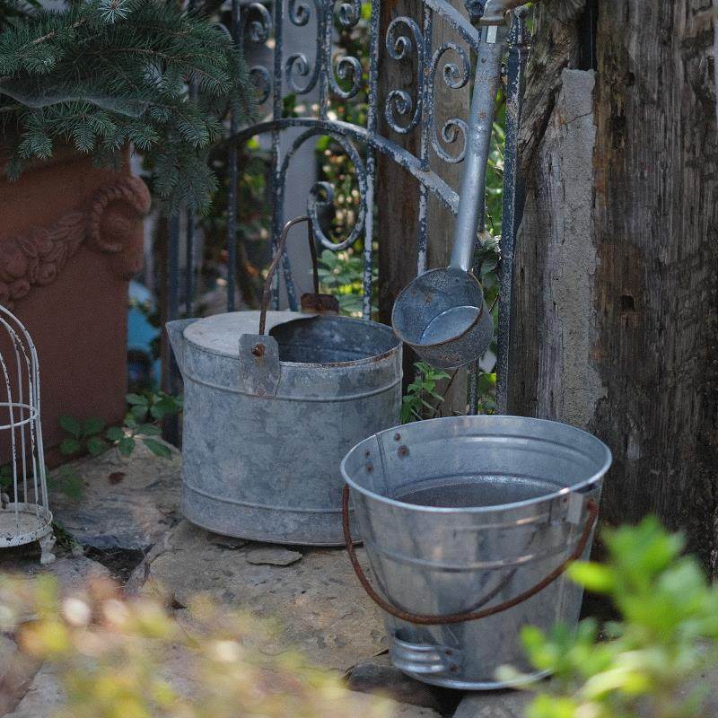 花园杂货装饰铁皮提桶水桶洒水壶铁艺花器工具摆设小水舀水勺带锈