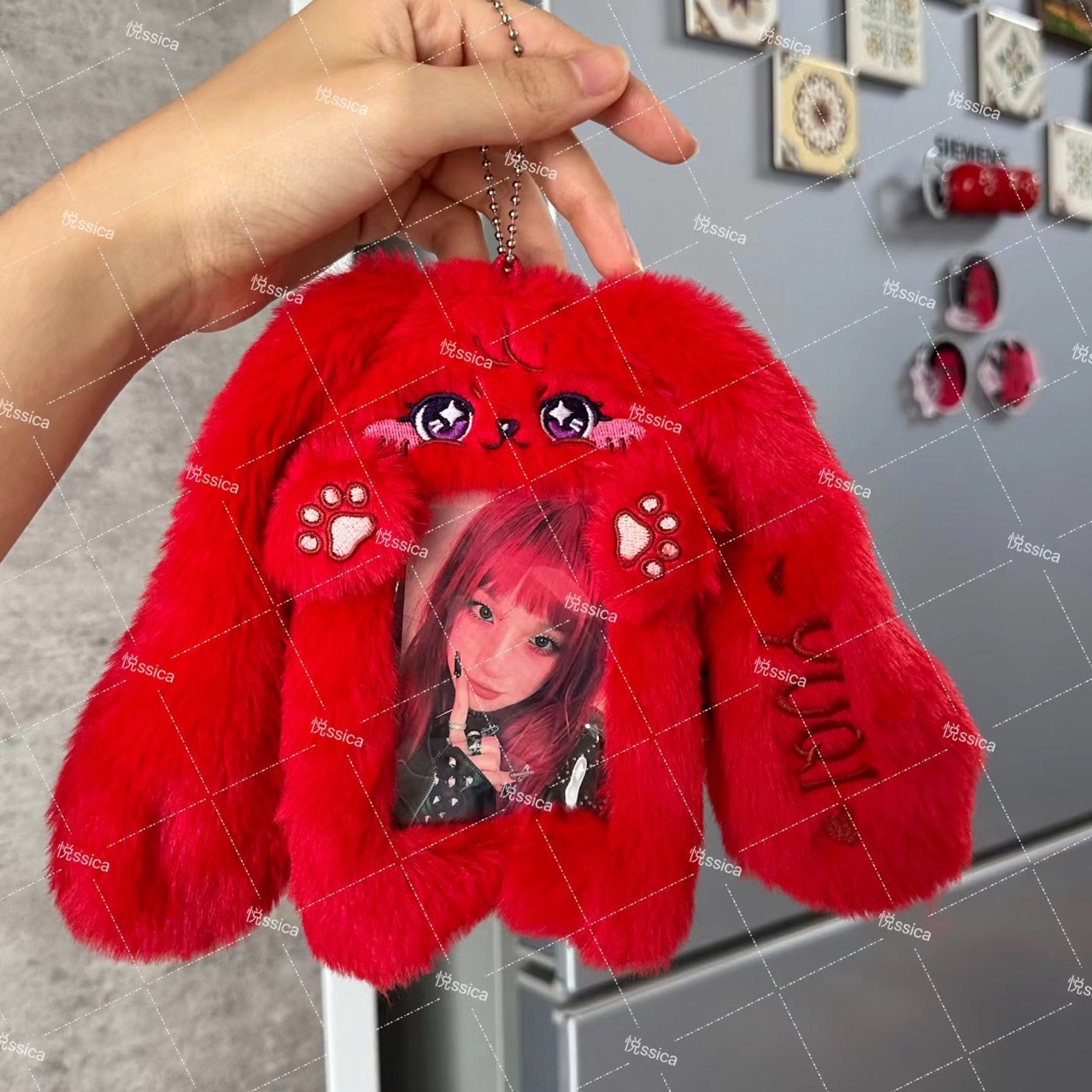 宋雨琦红兔子毛绒卡套韩国ins校