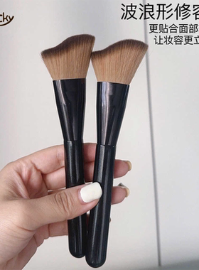 A115修容刷波浪形侧脸斜角阴影刷贴合脸部轮廓初学者晕染化妆刷