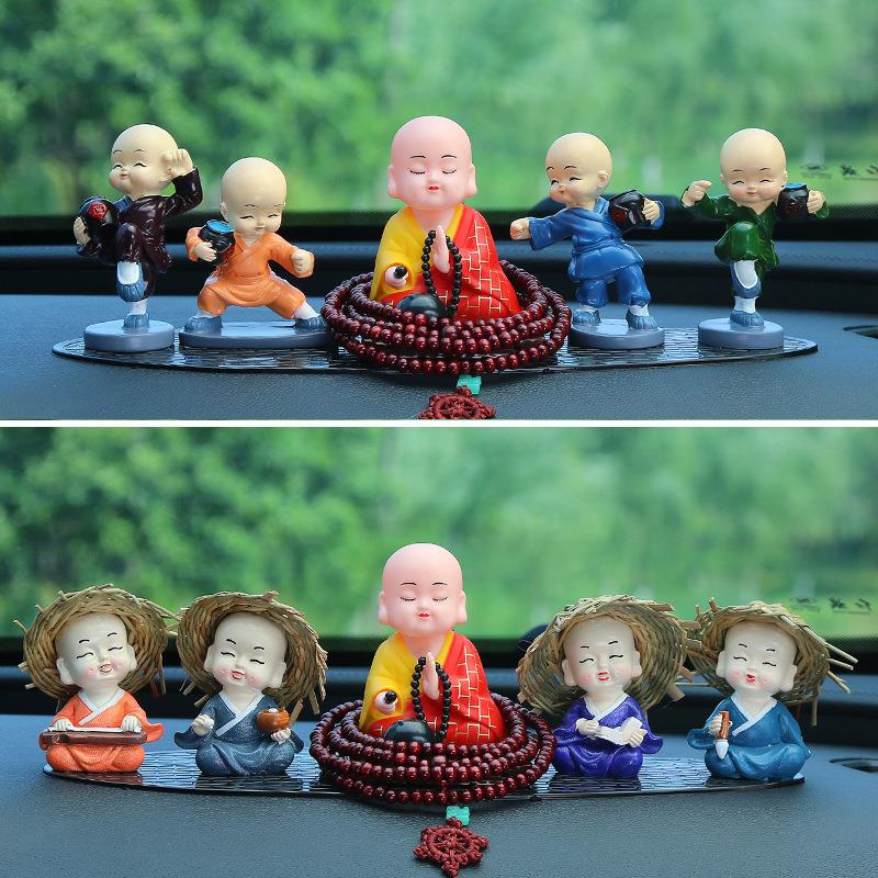 网红款太阳能和尚汽车摆件创意诵经四不小和尚禅意车载内装饰用品