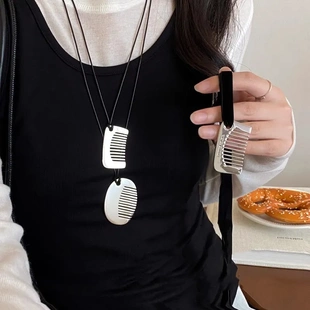 春夏向日葵欧尼同款 梳子吊坠挂脖项链女小众设计感毛衣链穿搭配饰