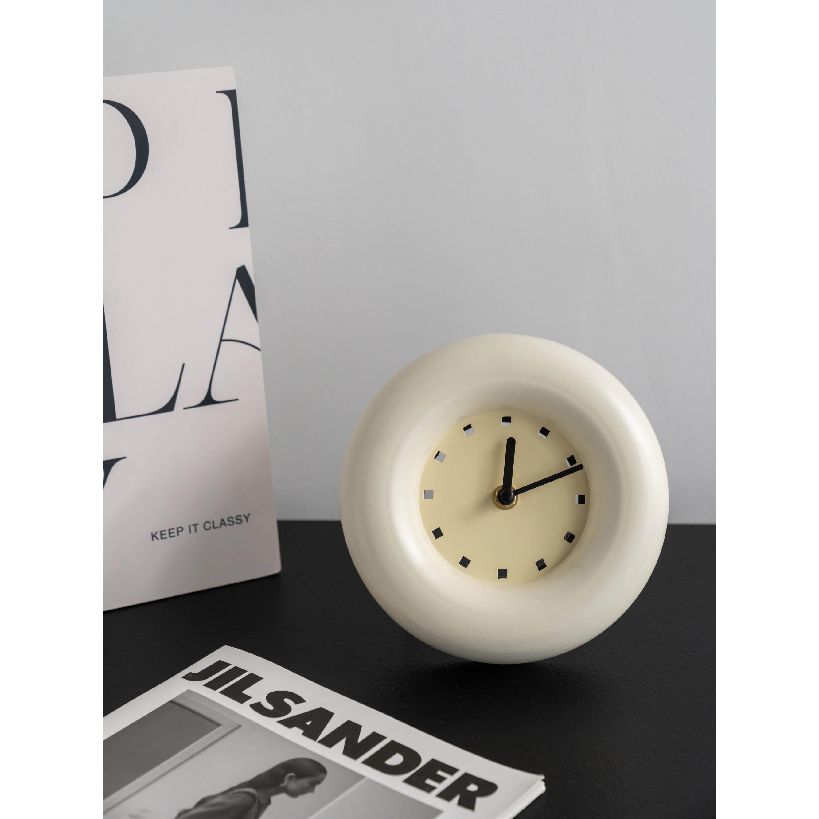 法式铁艺圆形钟ins风卧室床头静音钟表简约现代装饰摆件覆古挂钟