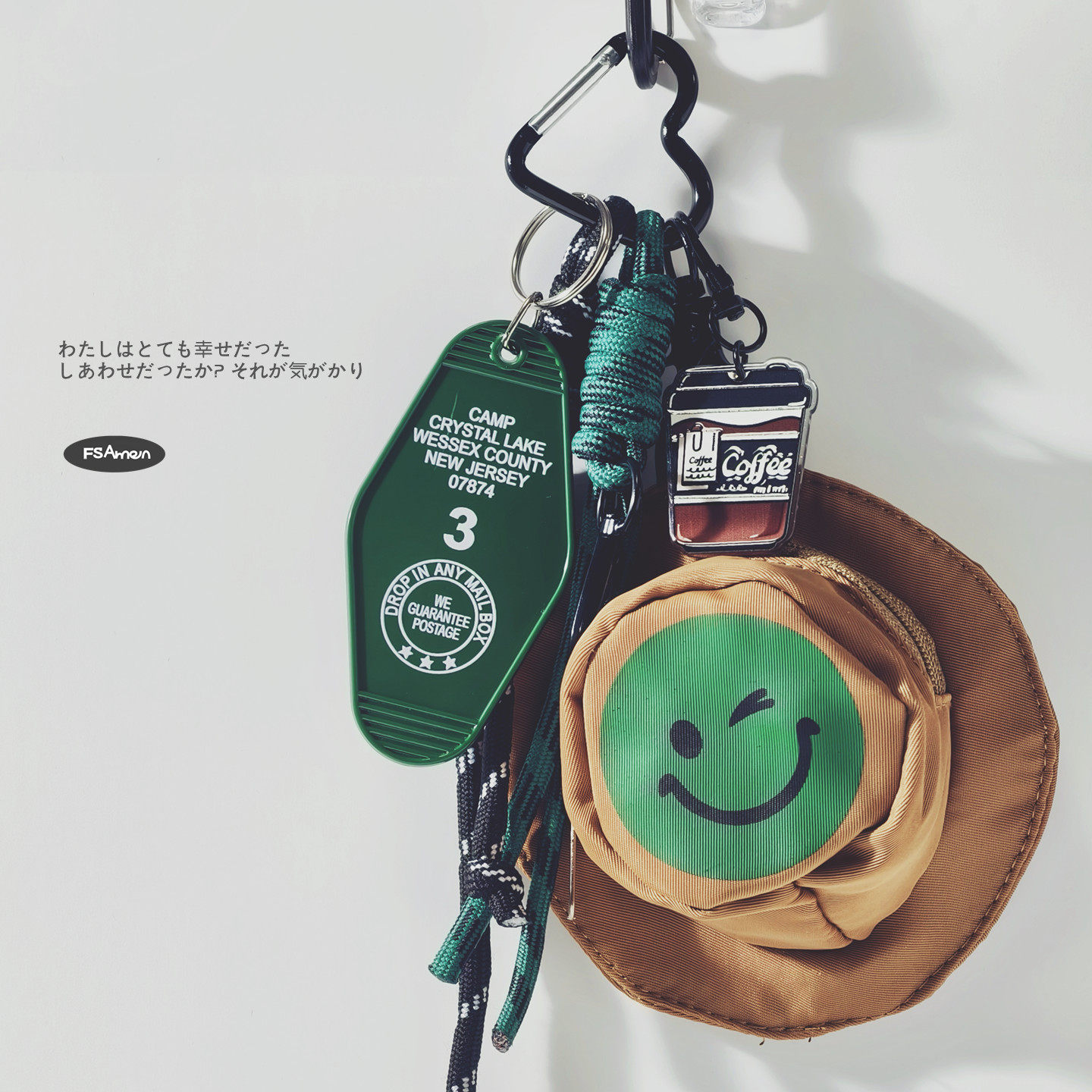 FS新复古笑脸渔夫帽零钱包菱形挂牌咖啡亚克力挂件蓝牙耳机收纳包