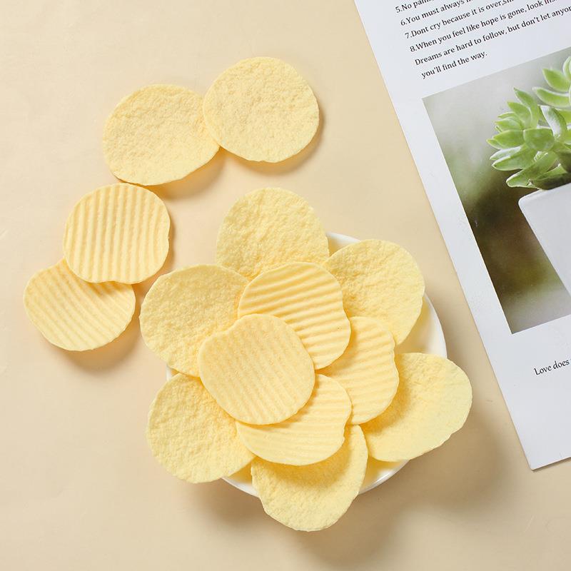 仿真薯片模型创意土豆片膨化小零食背包挂件趣味整蛊娱乐道具