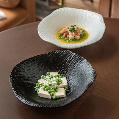 速发不规则黑白拉高纹石级感沙岩盘西餐厅深盘陶瓷浅碗