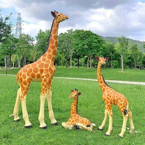 户外彷真动物长颈鹿摆件大型玻璃纤维雕塑幼儿园林景观落地装饰美
